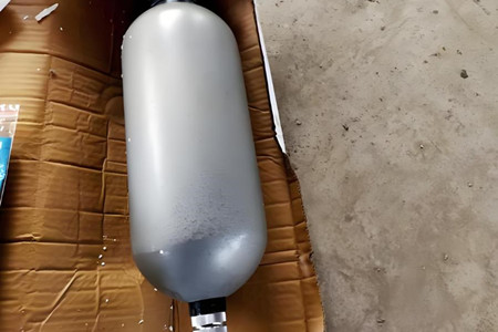 蓄能器氮?dú)獬溲b注意事項(xiàng)，廠家來解答！