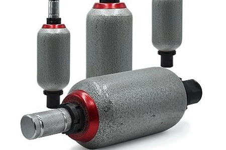 不同種類(lèi)活塞式蓄能器的設(shè)計(jì)原理和工作方式